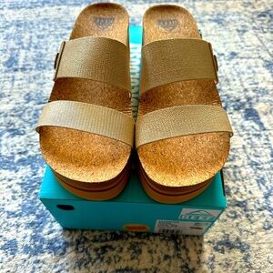 REEF- Cushion Vista Higher- never worn- NEW!